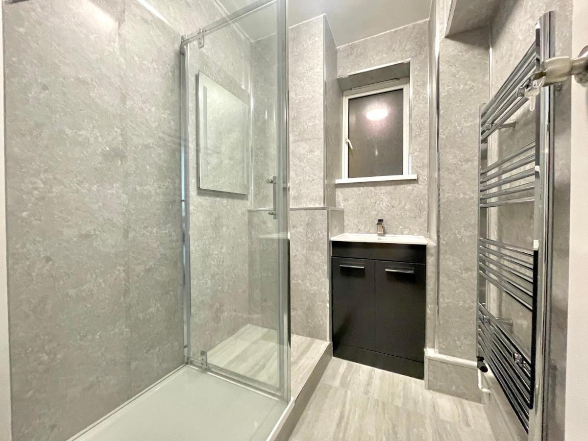 Fabulous 3 Bedroom Flat Sleeps 6 Лондон Екстериор снимка