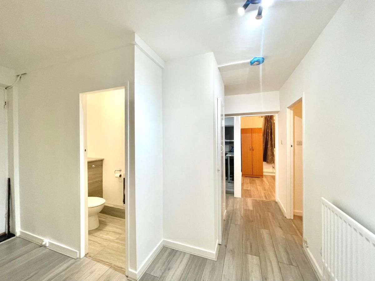 Fabulous 3 Bedroom Flat Sleeps 6 Лондон Екстериор снимка