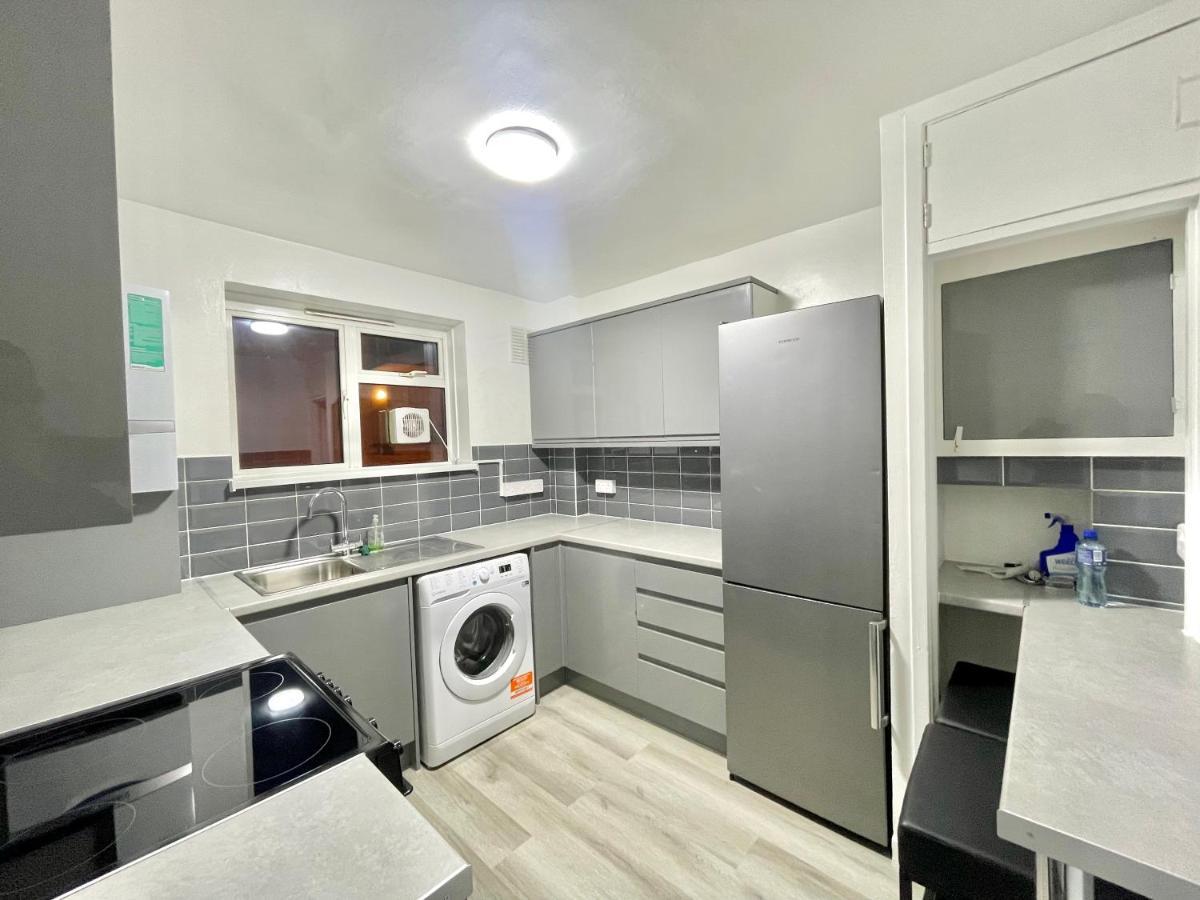 Fabulous 3 Bedroom Flat Sleeps 6 Лондон Екстериор снимка