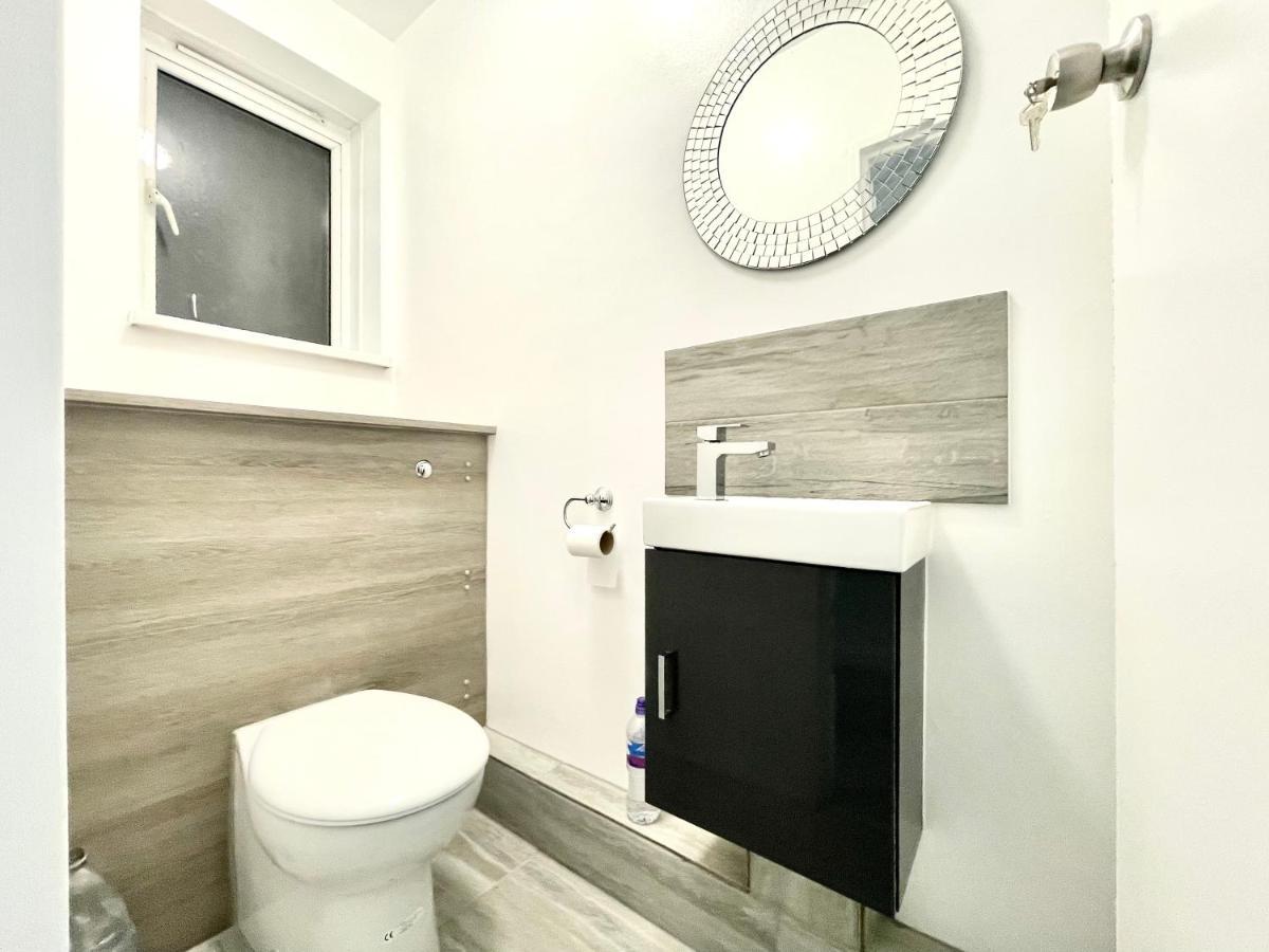 Fabulous 3 Bedroom Flat Sleeps 6 Лондон Екстериор снимка